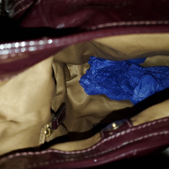 Purple wine color patent leather Coach hobo purse - Picture 3 of 6